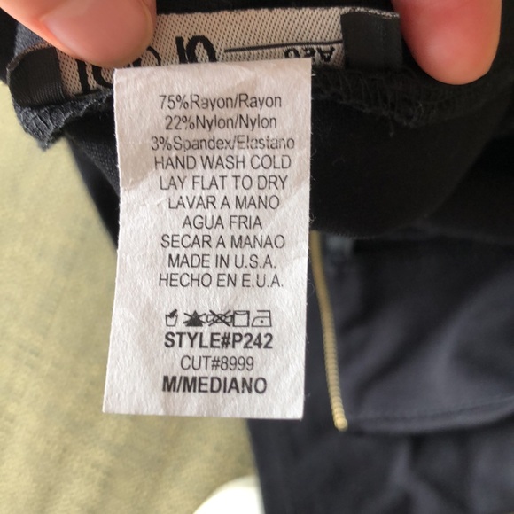 Nautical hot pant with gold decorative buttons - Picture 7 of 7